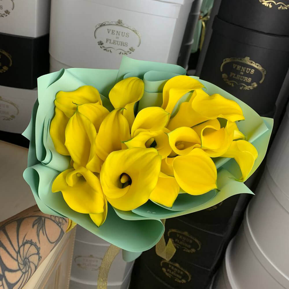 19 желтых калл в букете 19 желтых калл в букете