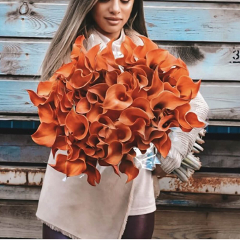 81 оранжевая калла в букете 81 оранжевая калла в букете