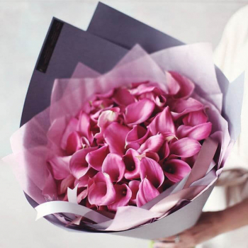 41 розовая калла в букете