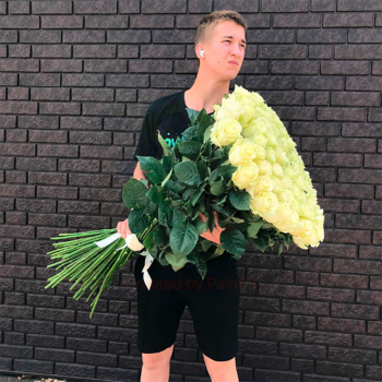 Белые розы в букете - 120 см