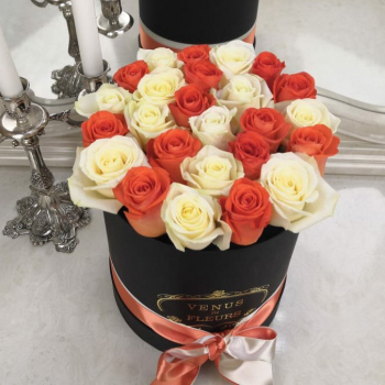 Бело-оранжевые розы от 19 шт. Бело-оранжевые розы от 19 шт.