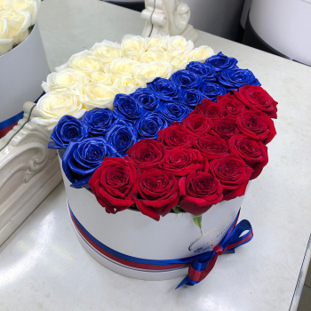 Флаг России из роз - 51 шт.