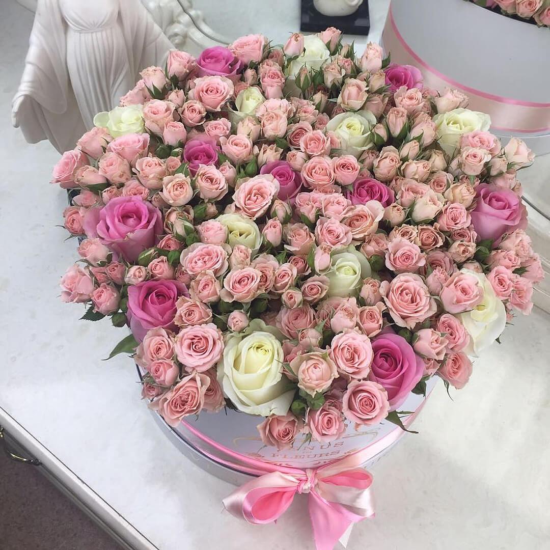 41 кустовая нежная роза микс в коробке 41 кустовая нежная роза микс в коробке