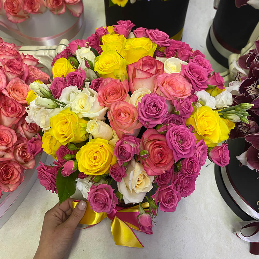 Кустовые розы в миксе - 41 шт. Кустовые розы в миксе - 41 шт.