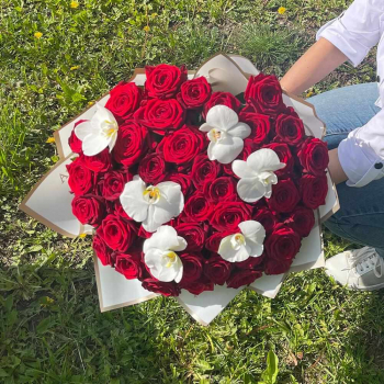 Красные розы с орхидеями - 41 шт.
