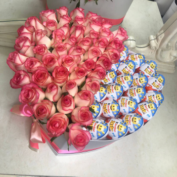 Розовые розы с киндерами от 41 шт.