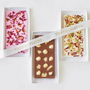 Белый шоколад с фисташкой, миндалем и клубникой Белый шоколад с фисташкой, миндалем и клубникой