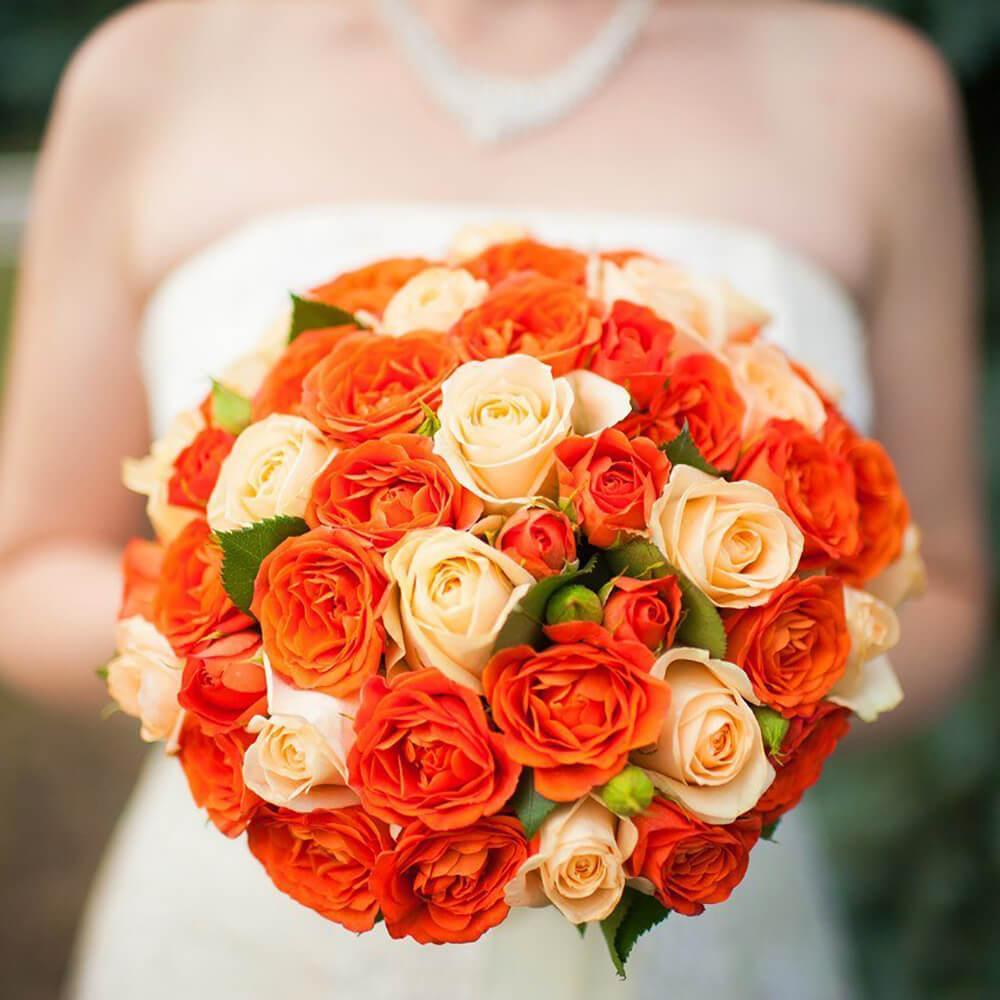 Бело-оранжевый свадебный букет - 25 шт. Бело-оранжевый свадебный букет - 25 шт.