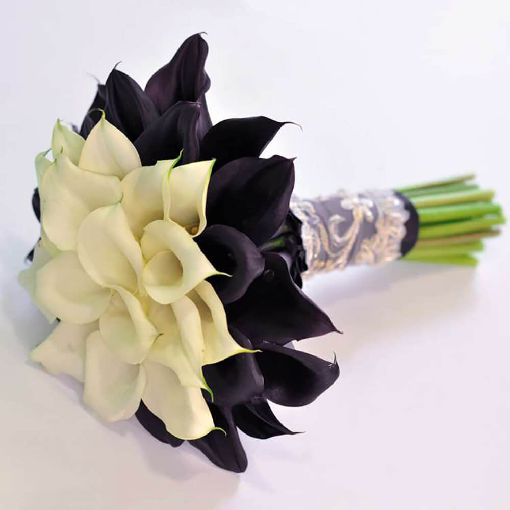 Букет невесты из черных и белых калл - 29 шт. Букет невесты из черных и белых калл - 29 шт.