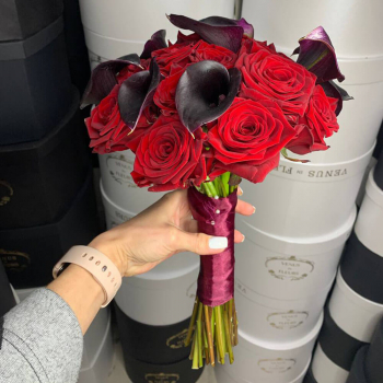 Каллы с розами - 29 шт. Каллы с розами - 29 шт.