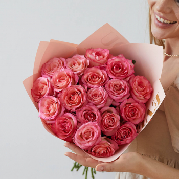 Букет розовых роз - 19 шт.