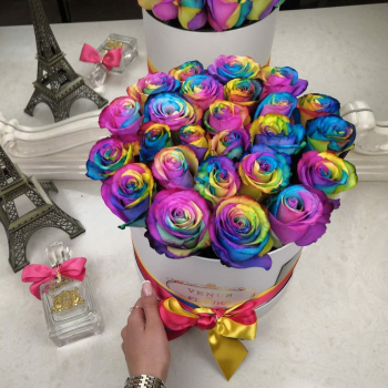 29 радужных роз в коробке