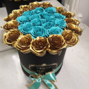 Бирюзовые розы с окантовкой - 29 шт. Бирюзовые розы с окантовкой - 29 шт.