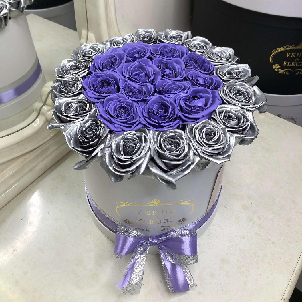 Фиолетовые розы с окантовкой - 29 шт. Фиолетовые розы с окантовкой - 29 шт.