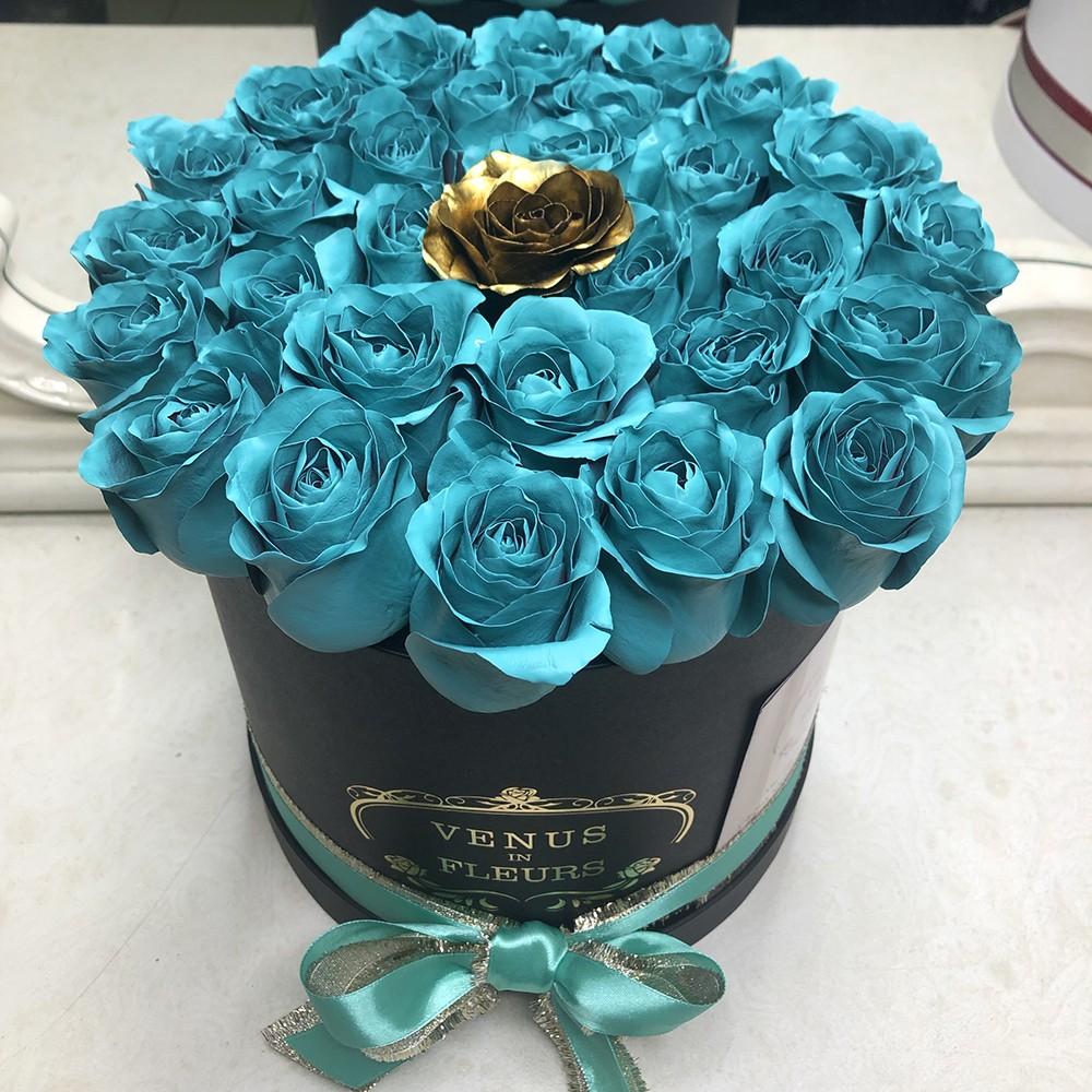 Бирюзовые розы в коробке - 29 шт. Бирюзовые розы в коробке - 29 шт.