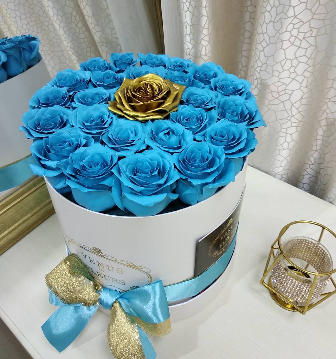 Голубые розы в коробке - 29 шт. Голубые розы в коробке - 29 шт.