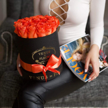 Коралловые розы в коробке - 29 шт. Коралловые розы в коробке - 29 шт.