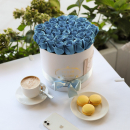 Голубые розы в коробке от 9 шт. Голубые розы в коробке от 9 шт.