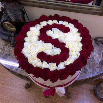 81 белая роза с красной буквой 81 белая роза с красной буквой