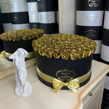 81 золотая роза в коробке