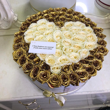 81 золотая роза с белым сердцем