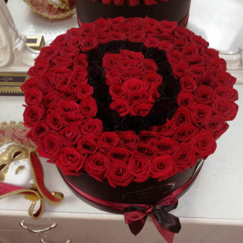 81 красная роза с буквой 81 красная роза с буквой