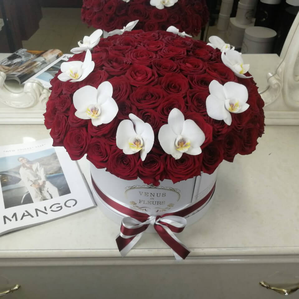 81 красная роза с орхидеями 81 красная роза с орхидеями