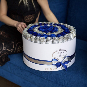 81 сине-серебряная роза в коробке