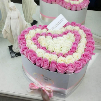 Нежный букет из роз в сердце - 81 шт.