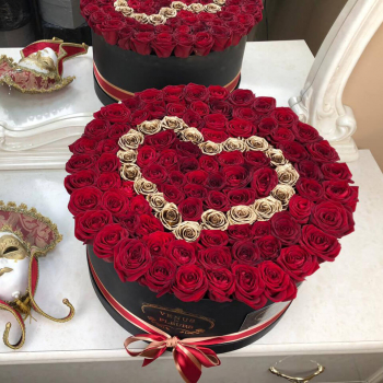 Красные розы с сердцем - 81 шт. Красные розы с сердцем - 81 шт.