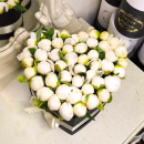 51 белый пион в коробке сердце 51 белый пион в коробке сердце