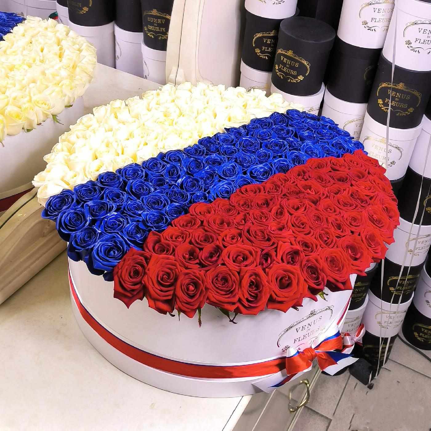 Флаг России из роз - 201 шт. Флаг России из роз - 201 шт.