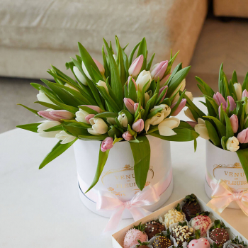 нежно-розовый тюльпан в букете за 18 руб. | Бесплатная доставка цветов по Москве