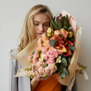 Микс экзотических цветов в букете - 33 шт. Микс экзотических цветов в букете - 33 шт.