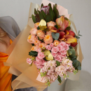 Микс экзотических цветов в букете - 33 шт. Микс экзотических цветов в букете - 33 шт.