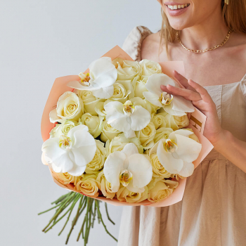 Белые розы с орхидеями - 29 шт. Белые розы с орхидеями - 29 шт.