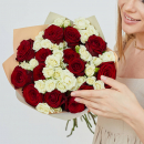 Белые кустовые розы с красными - 31 шт. Белые кустовые розы с красными - 31 шт.
