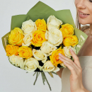 Бело-желтые розы в букете - 15 шт. Бело-желтые розы в букете - 15 шт.