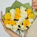 Бело-желтые розы в букете - 15 шт. Бело-желтые розы в букете - 15 шт.