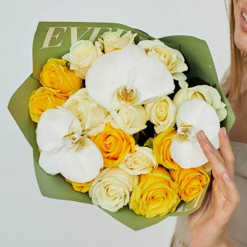 Бело-желтые розы с орхидеями - 15 шт. Бело-желтые розы с орхидеями - 15 шт.