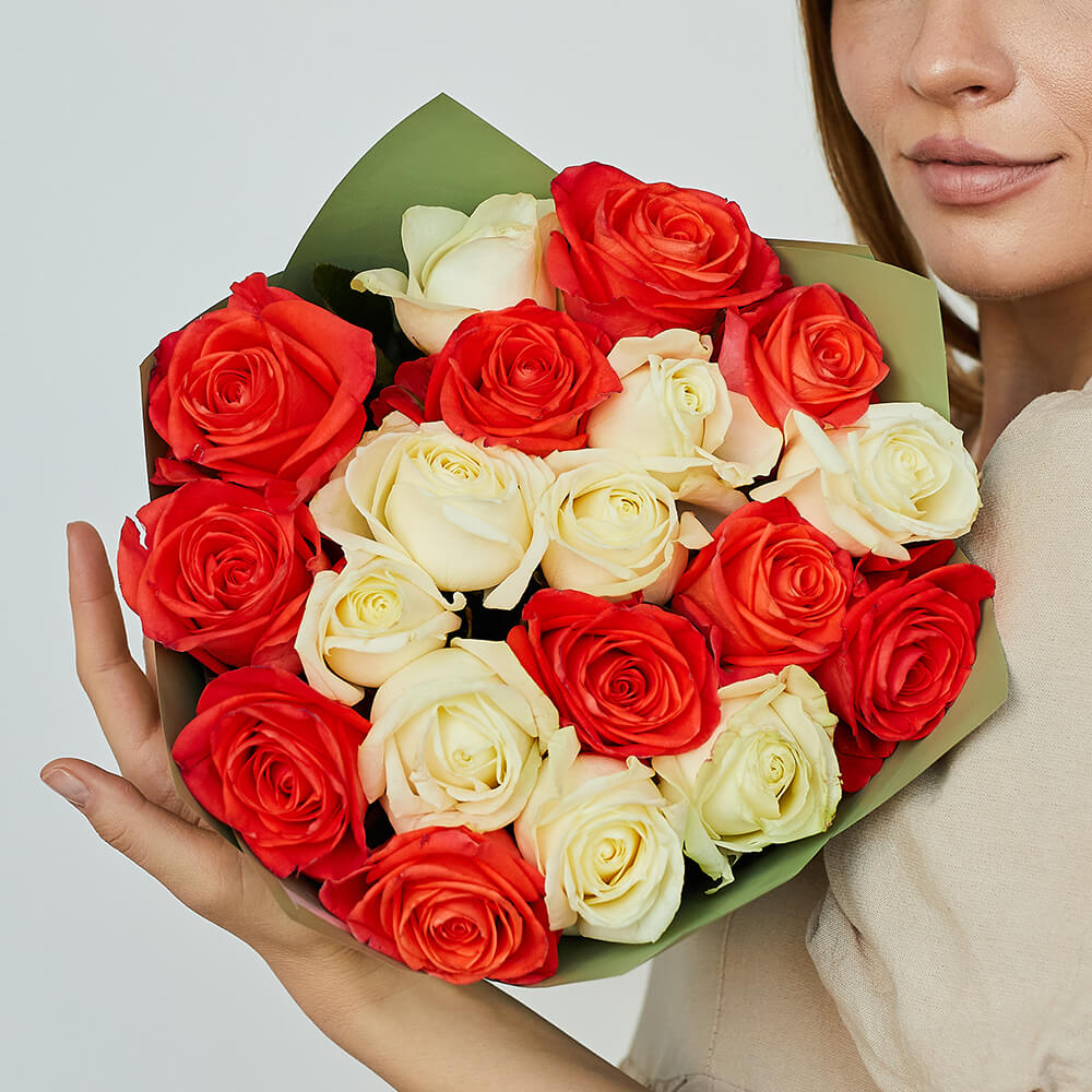 Бело-оранжевые розы - 19 шт. Бело-оранжевые розы - 19 шт.