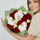 Красно-белые розы с орхидеями - 19 шт. Красно-белые розы с орхидеями - 19 шт.