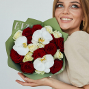Красно-белые розы с орхидеями - 19 шт. Красно-белые розы с орхидеями - 19 шт.