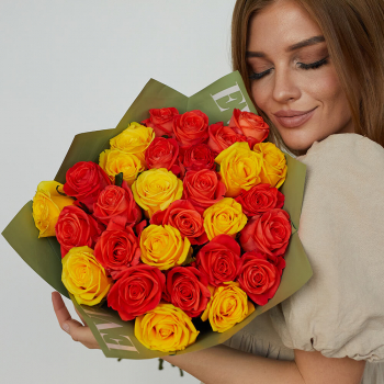 Желтые и коралловые розы - 29 шт. Желтые и коралловые розы - 29 шт.