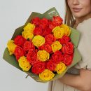 Желтые и коралловые розы в букете - 29 шт. Желтые и коралловые розы в букете - 29 шт.
