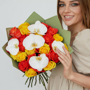 Яркие розы с орхидеями - 25 шт.