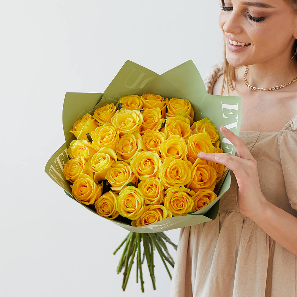 Желтые розы в букете от 9 шт. Желтые розы в букете от 9 шт.