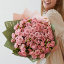 Розовые кустовые розы в букете - 25 шт. Розовые кустовые розы в букете - 25 шт.