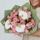 Розовые кустовые розы с орхидеями в букете - 15 шт. Розовые кустовые розы с орхидеями в букете - 15 шт.