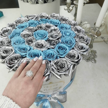 Серебряно-голубые розы от 41 шт.